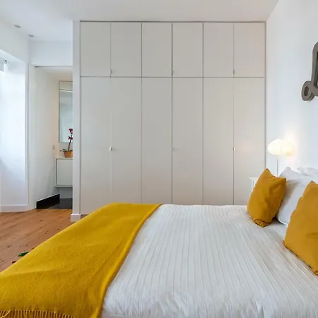 Sunny And Spacious With A River View * Lisbon