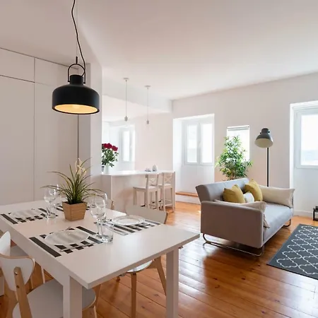 Apartment Sunny And Spacious With A River View