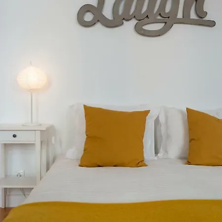 Sunny And Spacious With A River View Lisbon