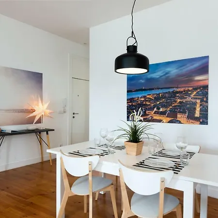 Sunny And Spacious With A River View Apartment Lisbon