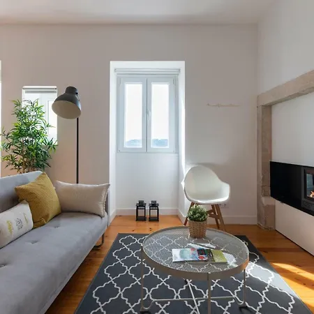 Sunny And Spacious With A River View *